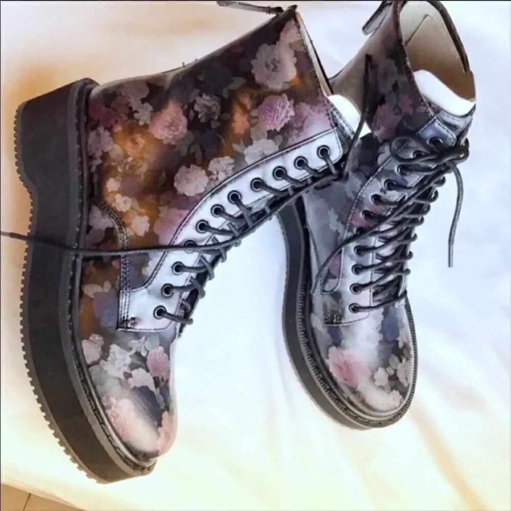 KENDALL & KYLIE FLORAL COMBAT BOOTS. NEW